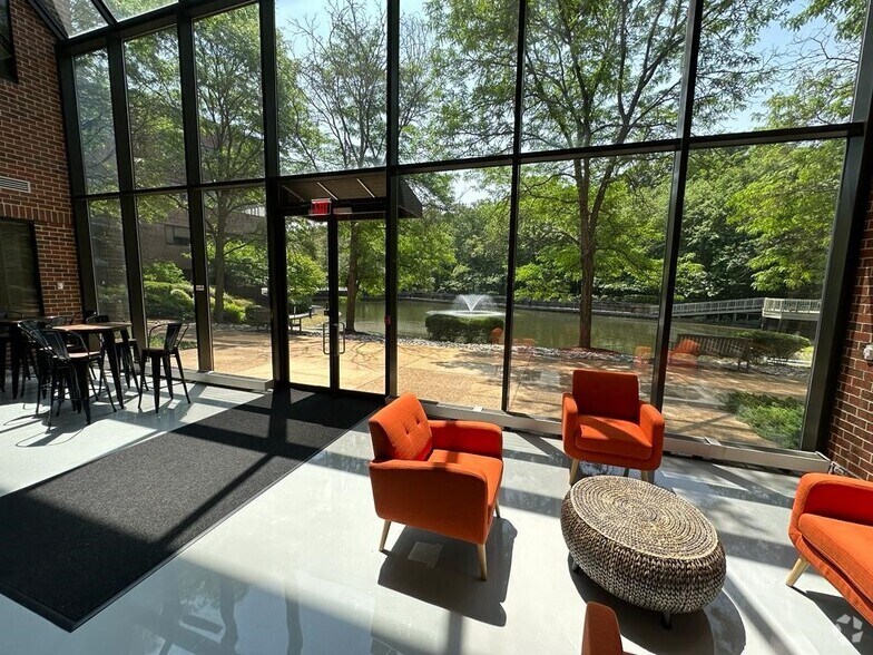 1604 Spring Hill Rd, Vienna, VA à louer - Photo intérieure - Image 3 de 27