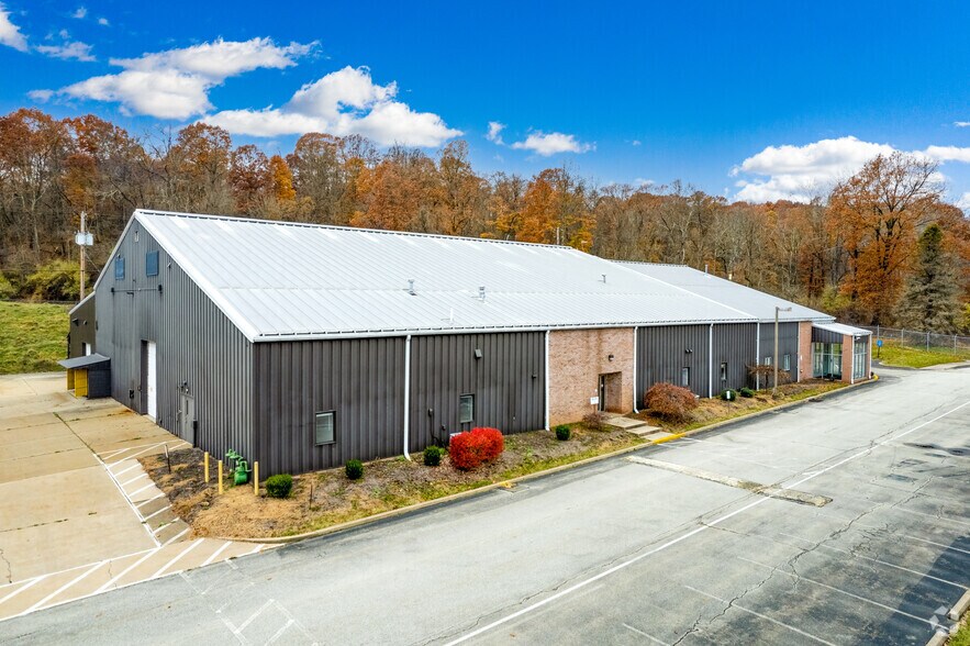 841 Old Frankstown Rd, Pittsburgh, PA à vendre - Photo du bâtiment - Image 2 de 8