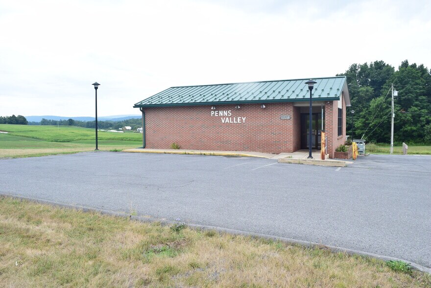 4576 Penns Valley Rd, Spring Mills, PA à vendre - Photo du bâtiment - Image 2 de 26