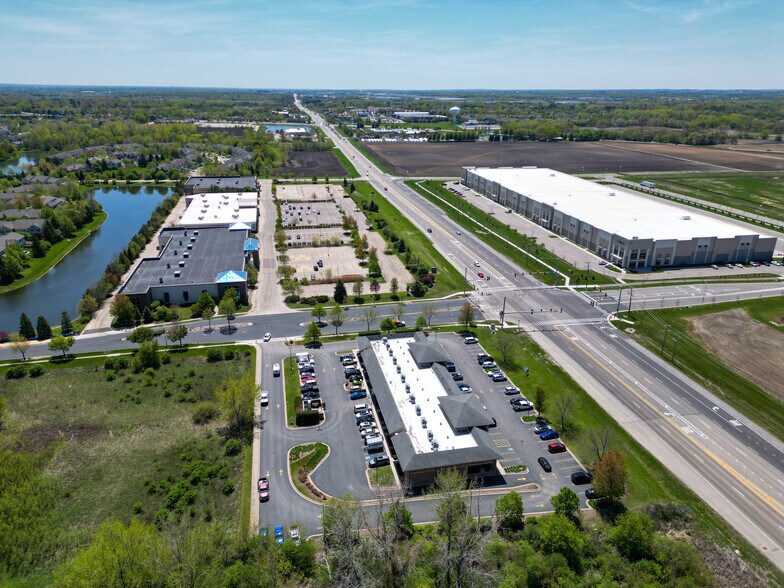 2375-2397 S Randall Rd, Algonquin, IL à louer - Photo du bâtiment - Image 2 de 5