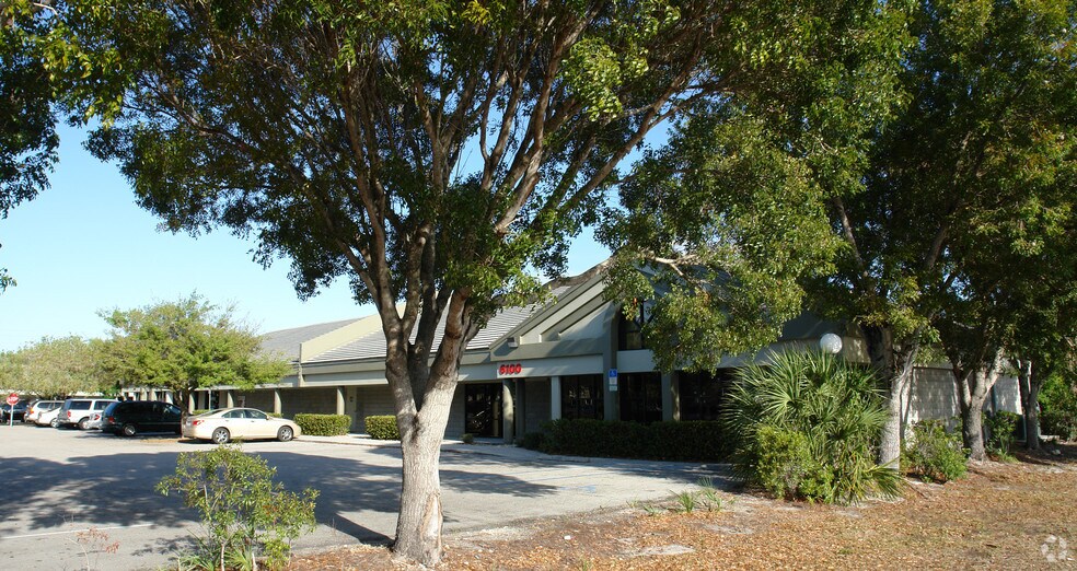 6100 Winkler Rd, Fort Myers, FL à vendre - Photo principale - Image 1 de 5