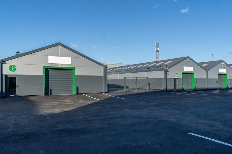 23 Crown Rd, Enfield for lease - Building Photo - Image 1 of 15