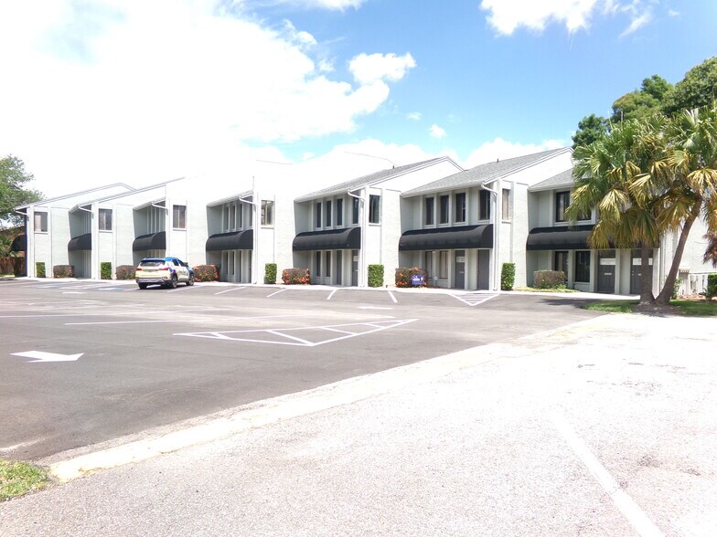 1940-1964 E Edgewood Dr, Lakeland, FL à vendre - Photo du bâtiment - Image 2 de 10