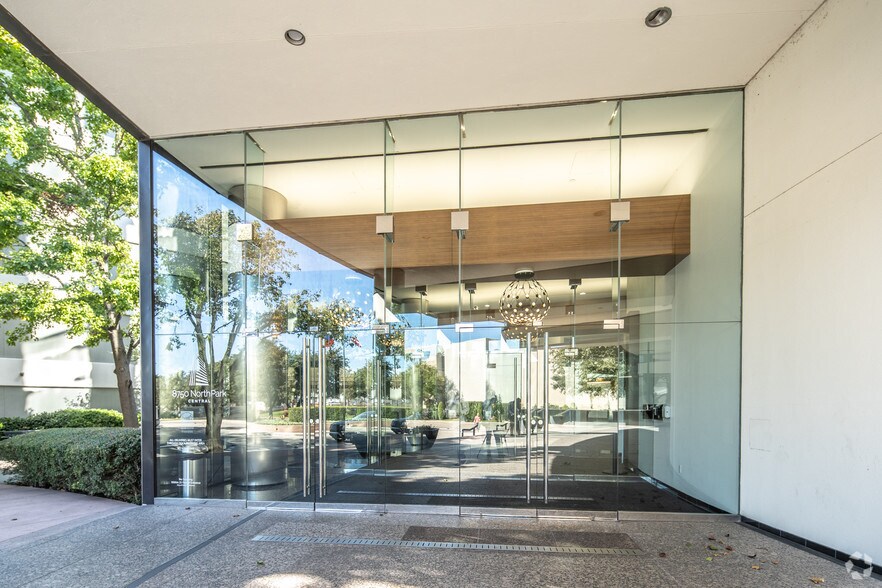 8750 N Central Expy, Dallas, TX à louer - Photo du bâtiment - Image 2 de 18