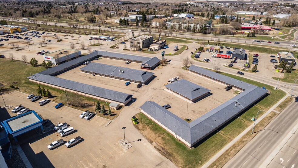 10003 99 Av, Fort Saskatchewan, AB à vendre - Photo du bâtiment - Image 2 de 5