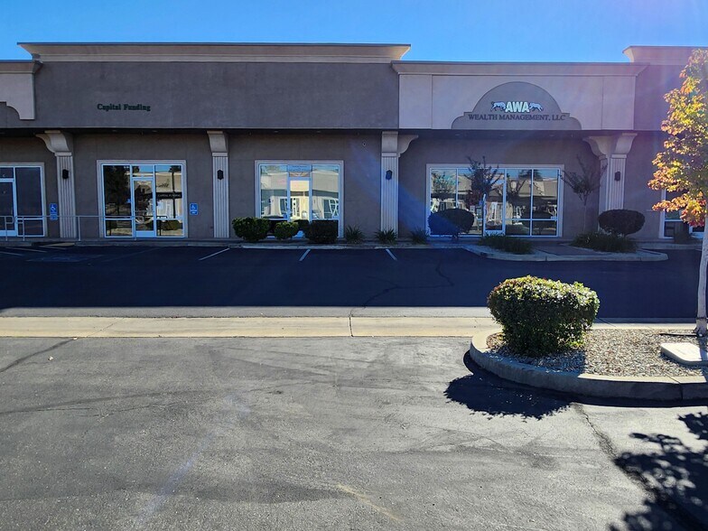 2650 Larkspur Ln, Redding, CA à vendre - Photo du bâtiment - Image 2 de 6