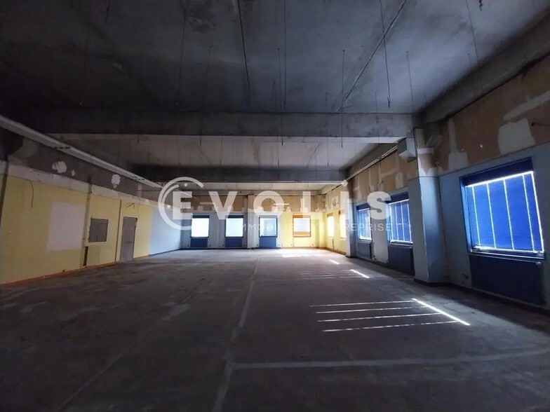 Flex in Saint-Quentin-Fallavier for sale - Interior Photo - Image 2 of 30