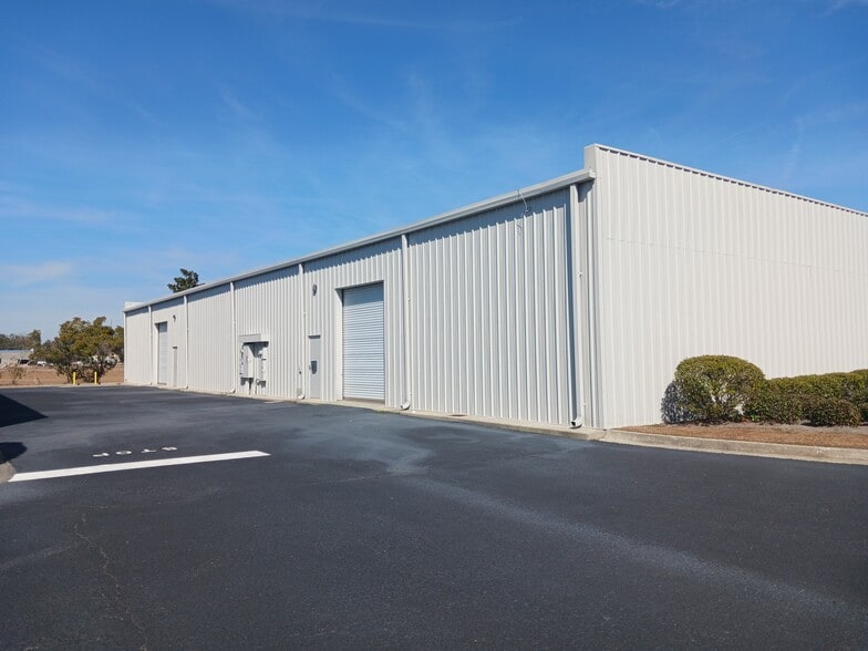 100 Commerce Center Dr, Brunswick, GA for sale - Building Photo - Image 2 of 6