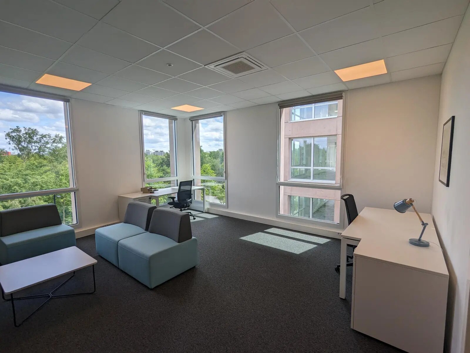 Office in Saint-Jacques-de-la-Lande for lease Interior Photo- Image 1 of 11