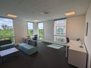 Espace de cotravail dans Saint-Jacques-de-la-Lande à louer Photo intérieure- Image 1 de 10