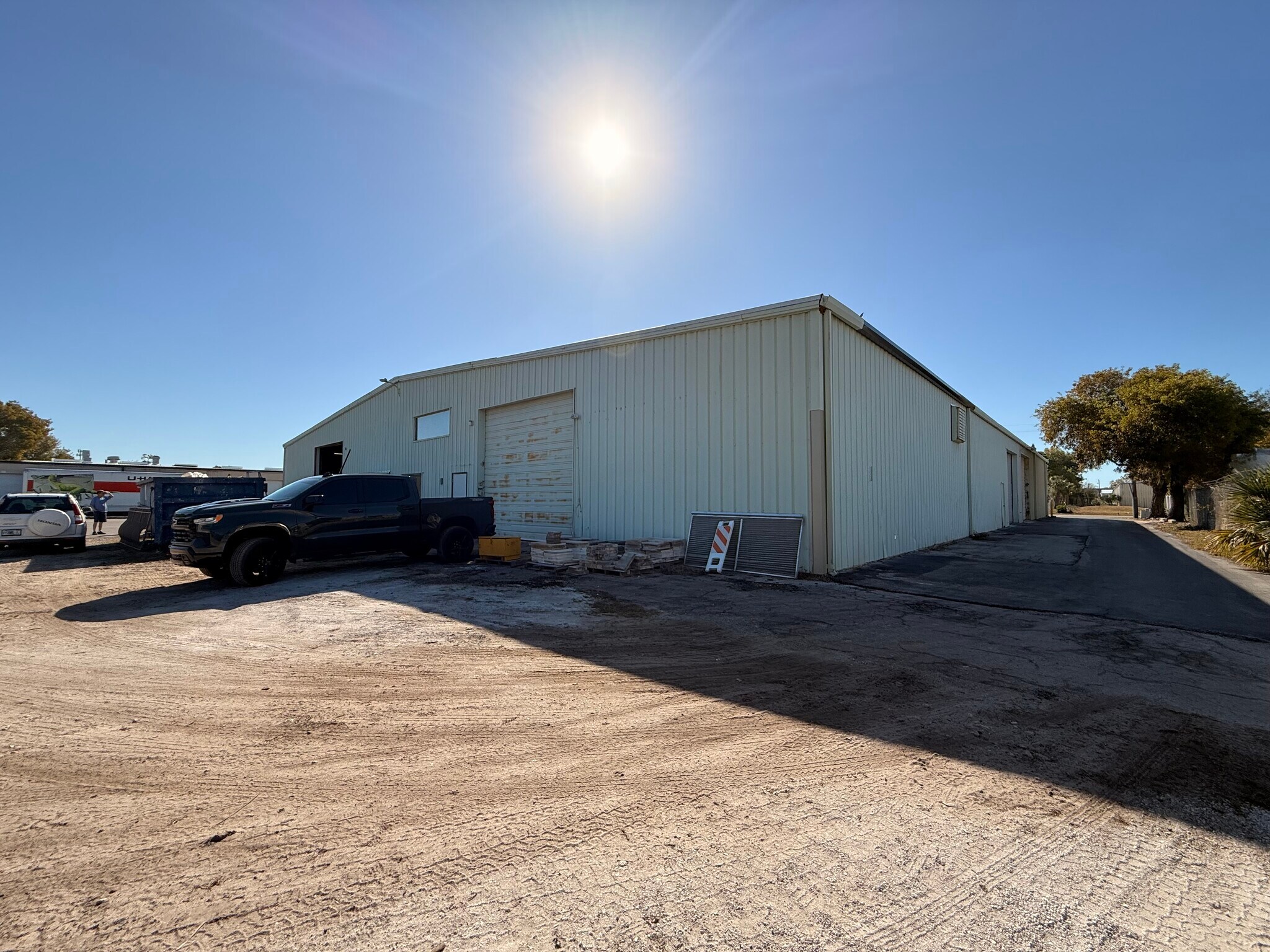 2130 Andrea Ln, Fort Myers, FL à louer Photo du bâtiment- Image 1 de 6