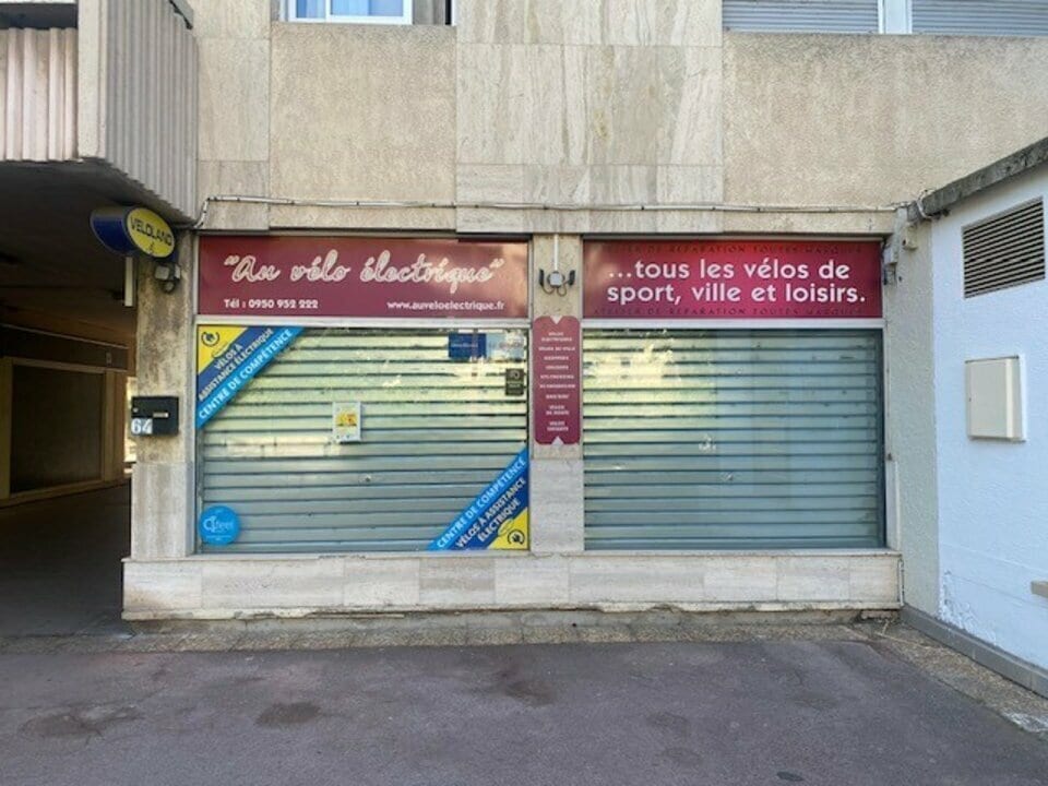 Retail in Marseille for lease Building Photo- Image 1 of 12