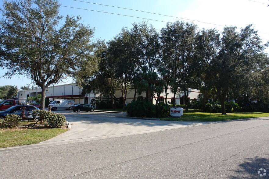 6411 Parkland Dr, Sarasota, FL for lease - Building Photo - Image 3 of 5