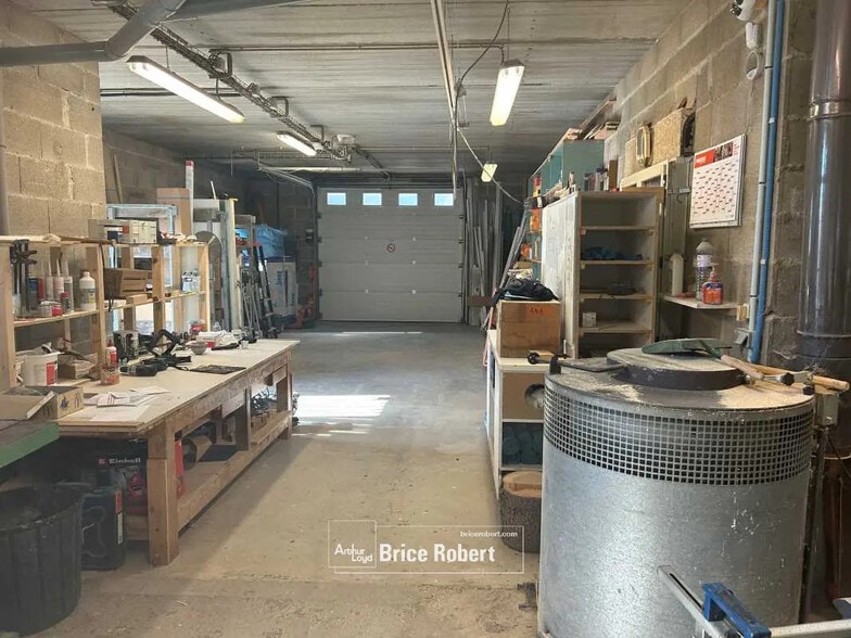 Flex in Messimy for lease - Interior Photo - Image 3 of 14