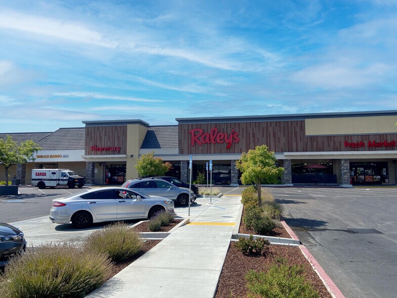 15-190 Raleys Towne Ctr, Rohnert Park, CA à louer - Photo du bâtiment - Image 2 de 4