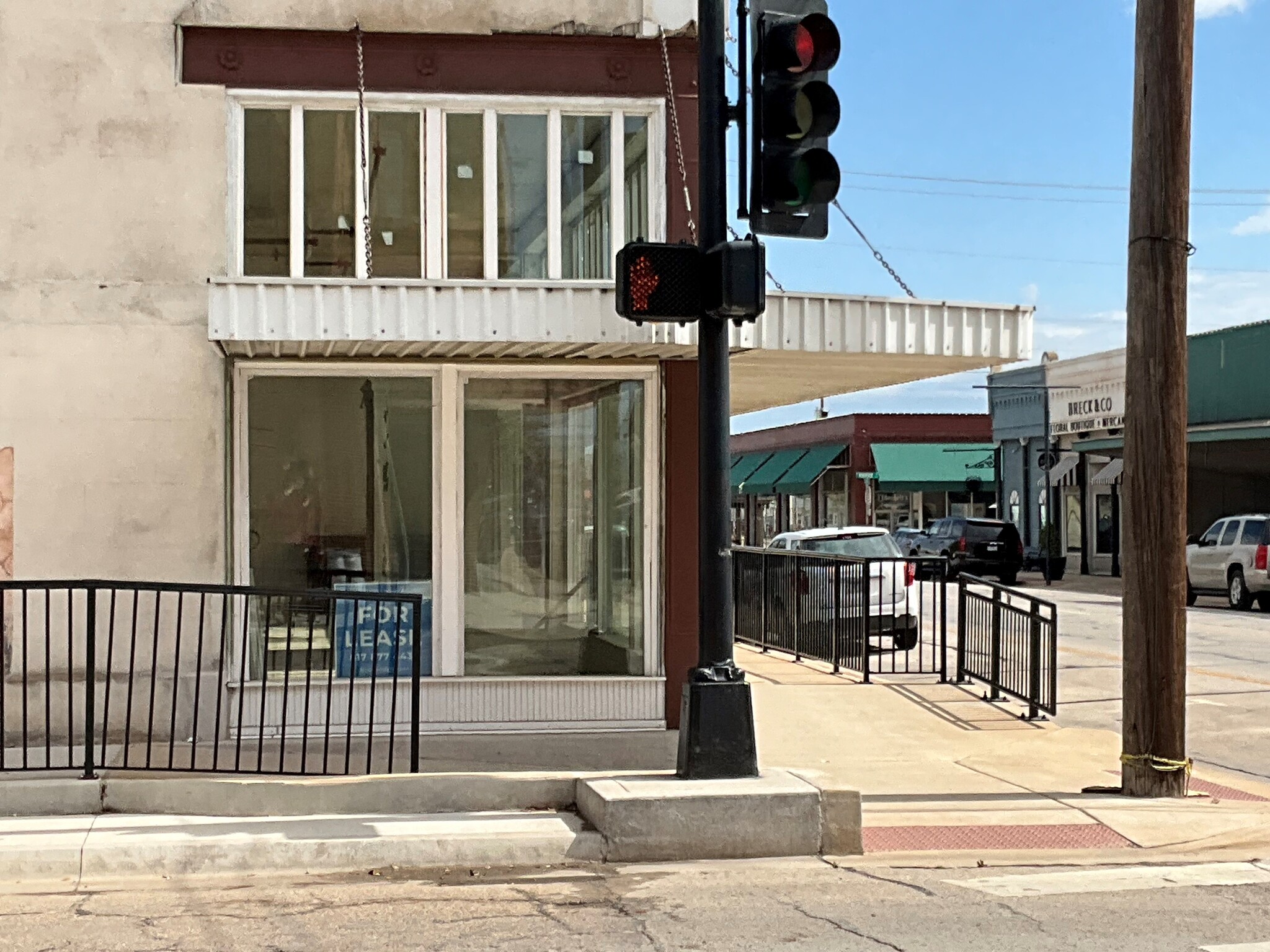 201-205 E Chambers St, Cleburne, TX for lease Building Photo- Image 1 of 6