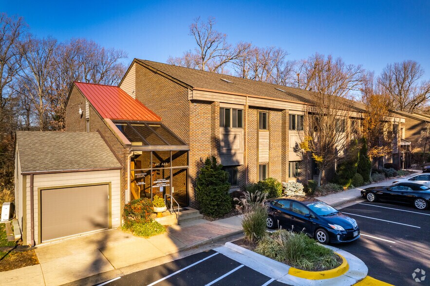 423-491 Carlisle Dr, Herndon, VA à louer - Photo du bâtiment - Image 3 de 5