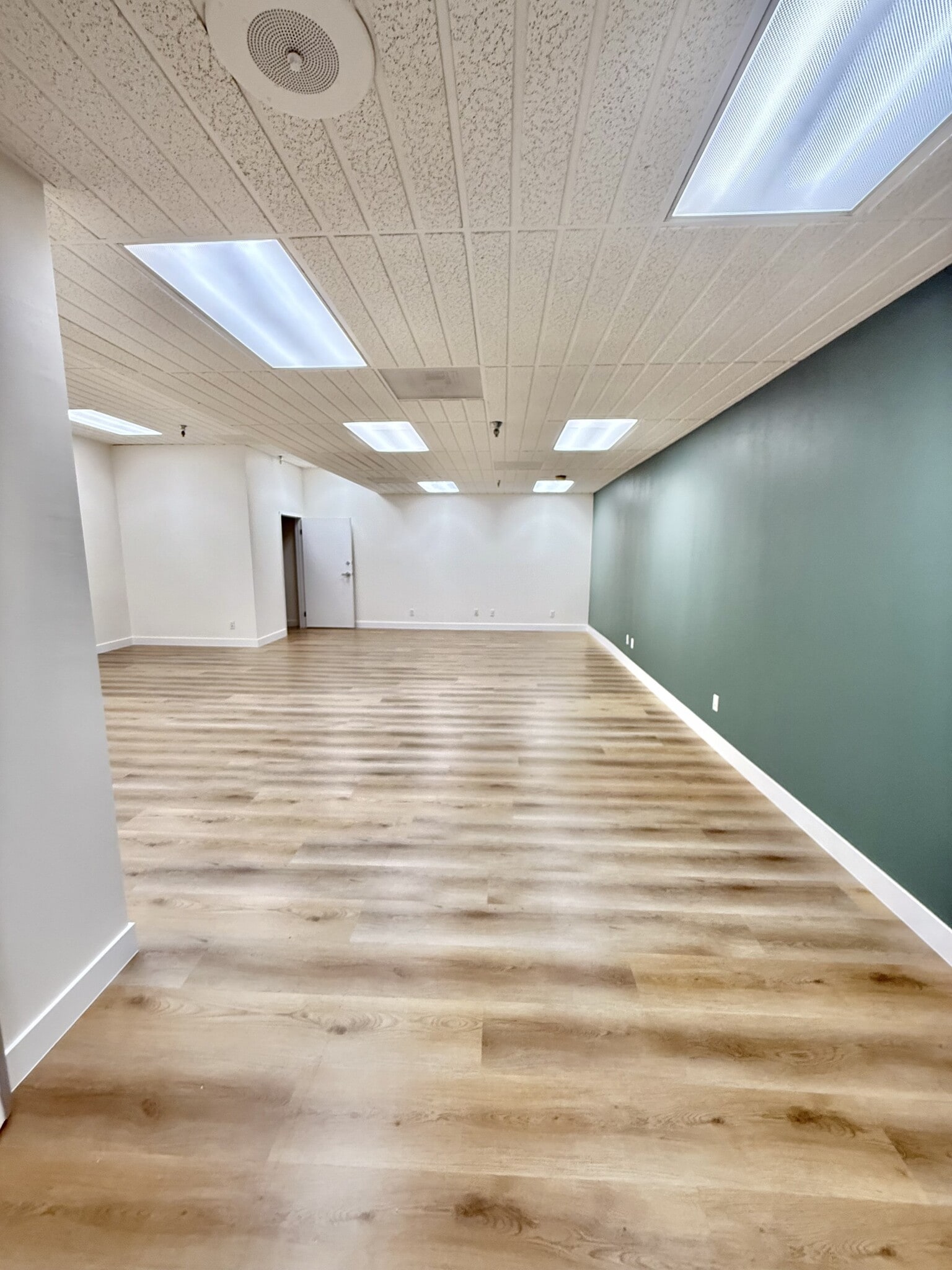 2183 Fairview Rd, Costa Mesa, CA à louer Photo intérieure- Image 1 de 5