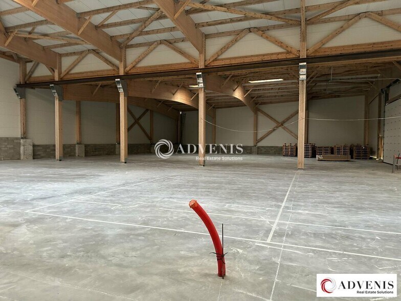 Industrial in Bassens for lease - Interior Photo - Image 2 of 5
