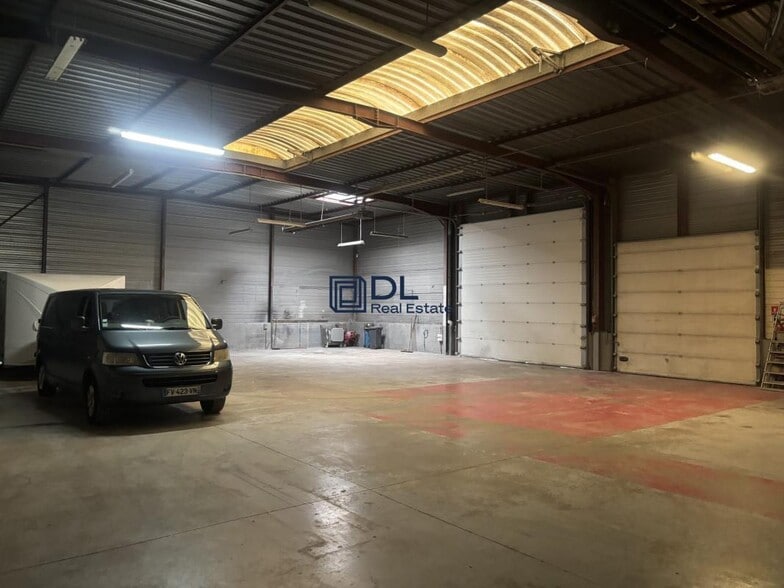 Industrial in Gretz-Armainvilliers for lease - Interior Photo - Image 1 of 6