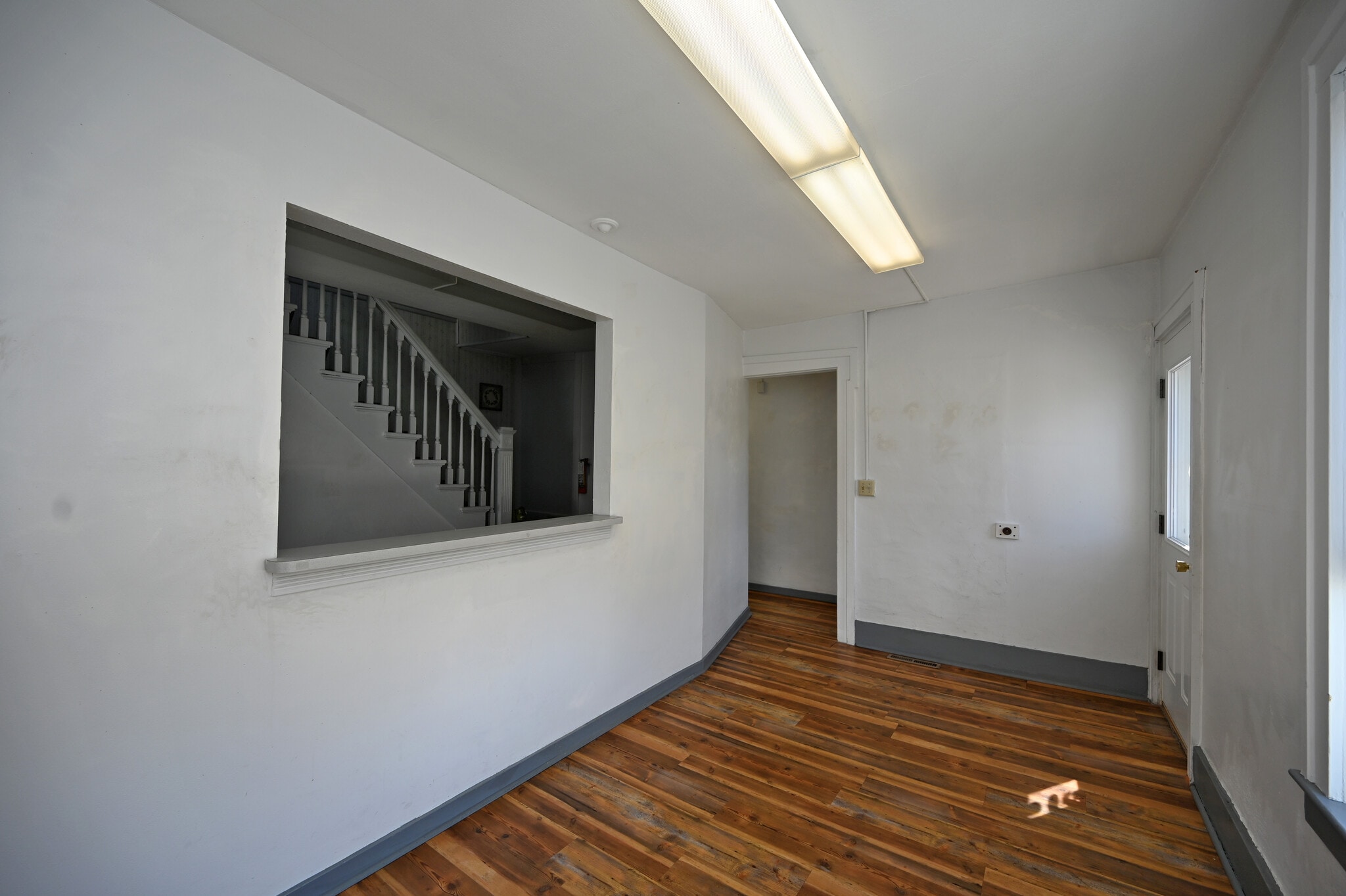 422 Summit Ave, Oconomowoc, WI for lease Interior Photo- Image 1 of 27