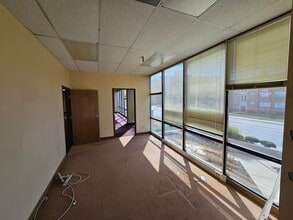 3737 N Meridian St, Indianapolis, IN for lease Interior Photo- Image 2 of 17