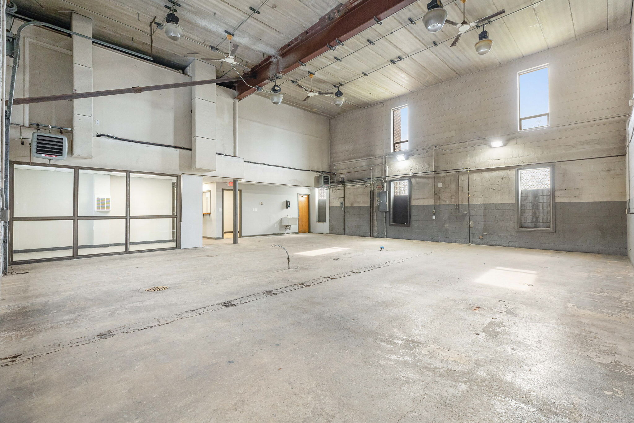 2207 Saint James Church Rd, Wilmington, DE for lease Interior Photo- Image 1 of 17