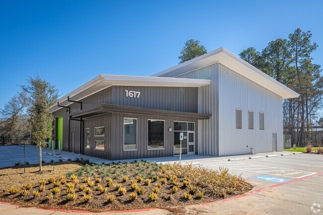 Plus de détails pour 1617 N Loop 336 E, Conroe, TX - Local d'activités à louer