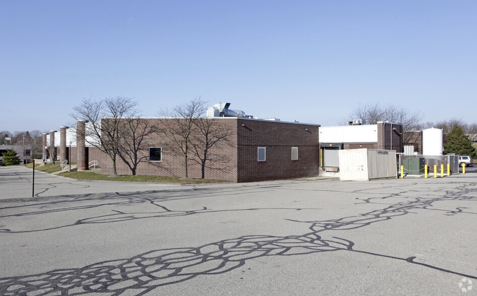 150-168 Industry Dr, Pittsburgh, PA à louer - Photo du bâtiment - Image 2 de 7