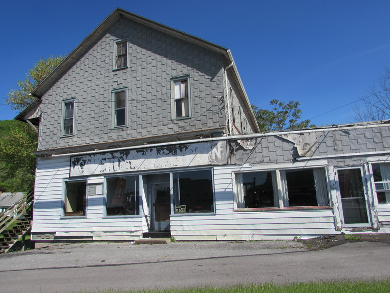 380 Main St, Mill Hall, PA à vendre - Photo principale - Image 1 de 1