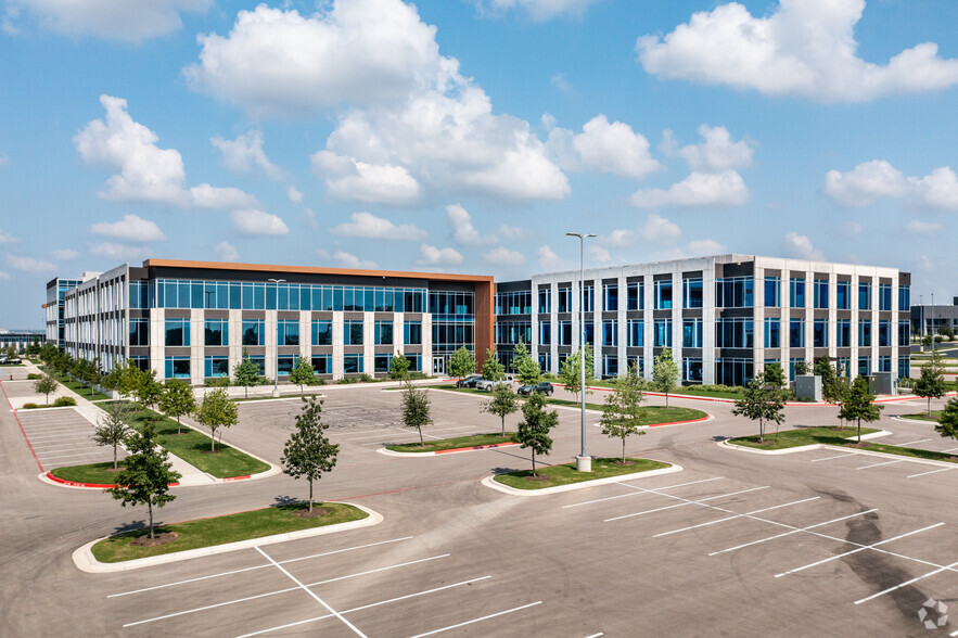 13929 Center Lake Dr, Austin, TX for lease - Building Photo - Image 1 of 2