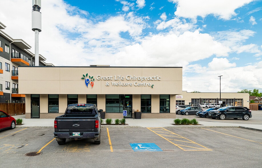 1645 St Mary's Rd, Winnipeg, MB à louer - Photo du bâtiment - Image 3 de 4