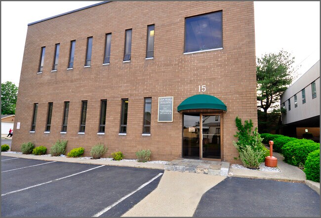 Plus de détails pour 15 N 5th St, Saddle Brook, NJ - Bureau/Commerce de détail à louer