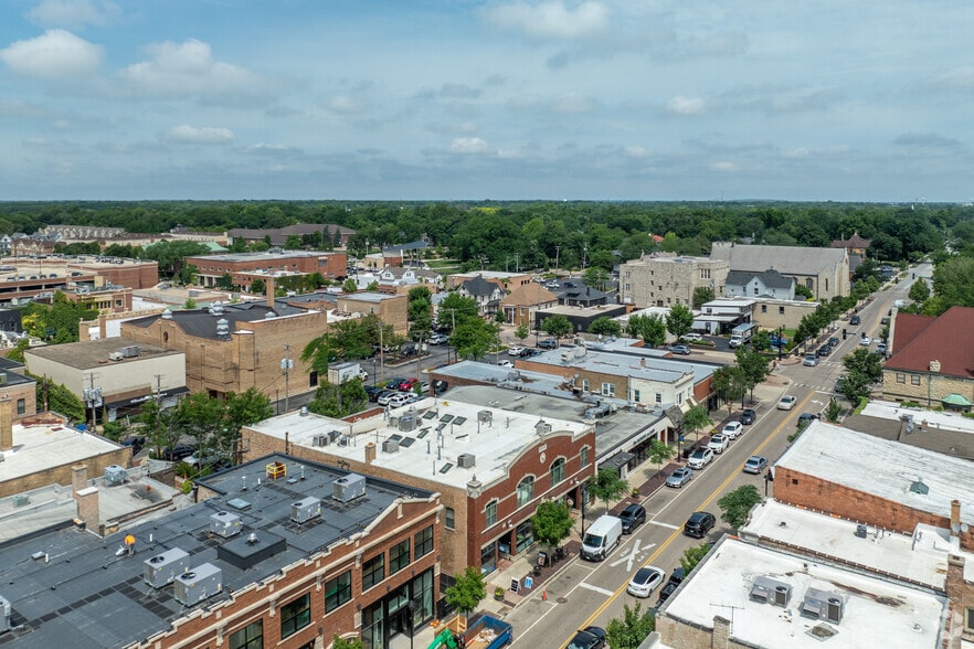 112-120 N Main St, Wheaton, IL for lease - Building Photo - Image 3 of 7