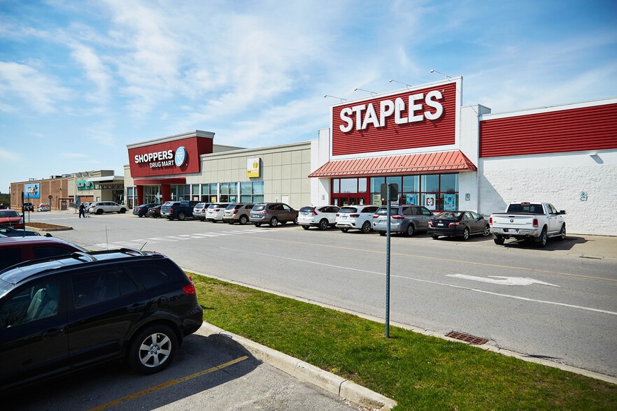 200 Broadway St, Tillsonburg, ON for lease - Building Photo - Image 2 of 9