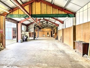 A4111, Hereford for lease Interior Photo- Image 1 of 10