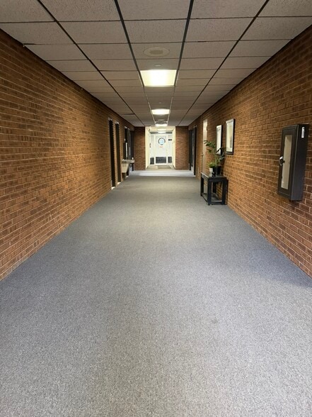 25140 Lahser Rd, Southfield, MI for sale - Building Photo - Image 3 of 24