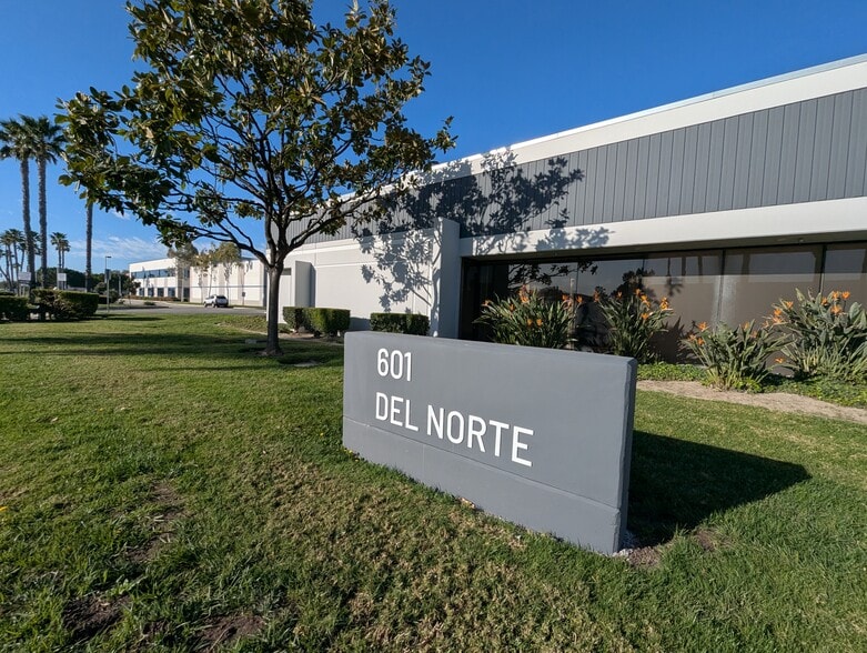 601 Del Norte Blvd, Oxnard, CA à louer - Photo du bâtiment - Image 1 de 12