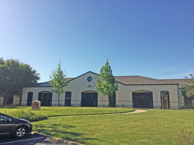211 W Gateway Rd, Napa, CA for lease - Building Photo - Image 1 of 1