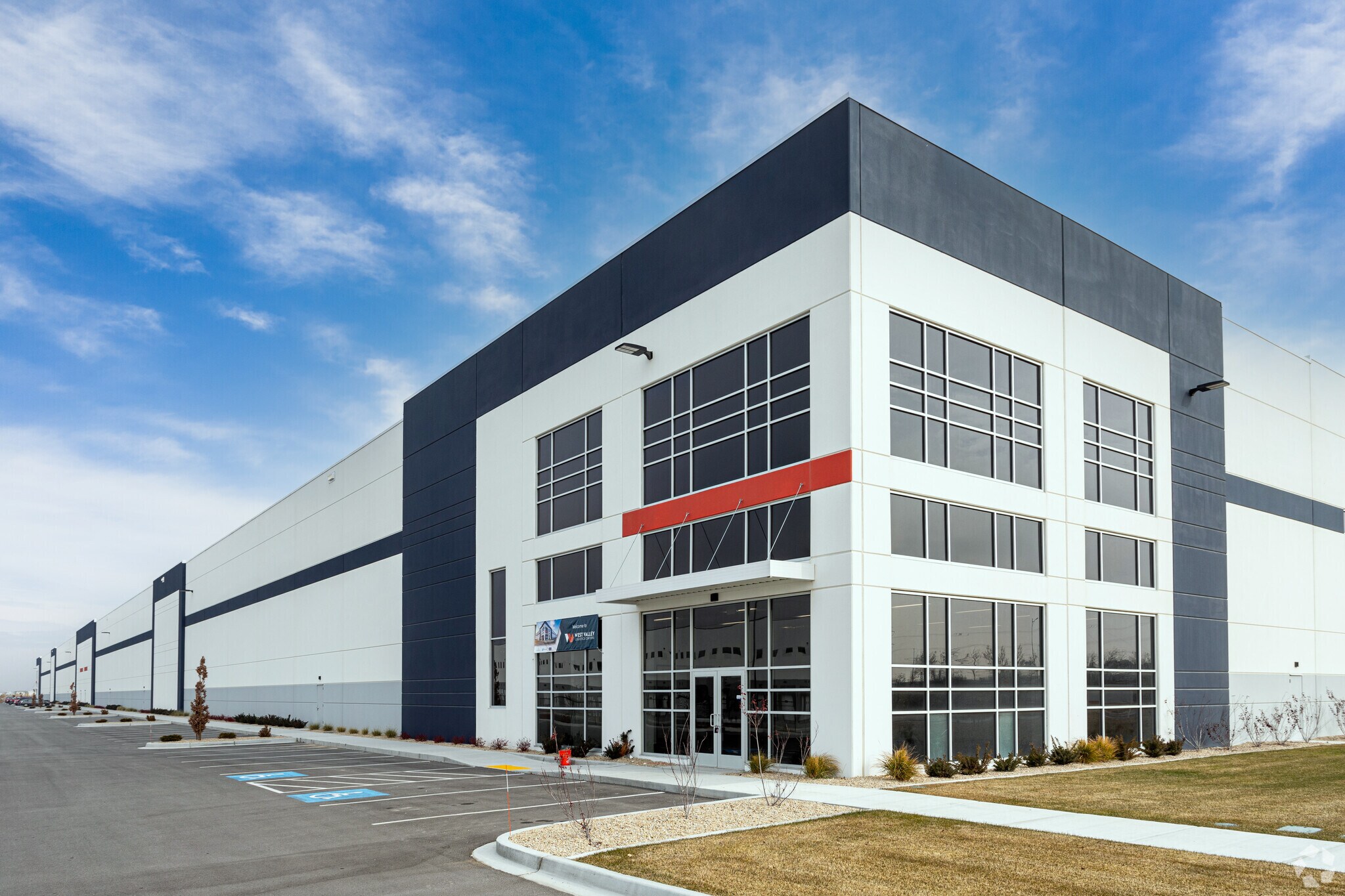 6865-6941 W 2100 S, West Valley City, UT à louer Photo du bâtiment- Image 1 de 27