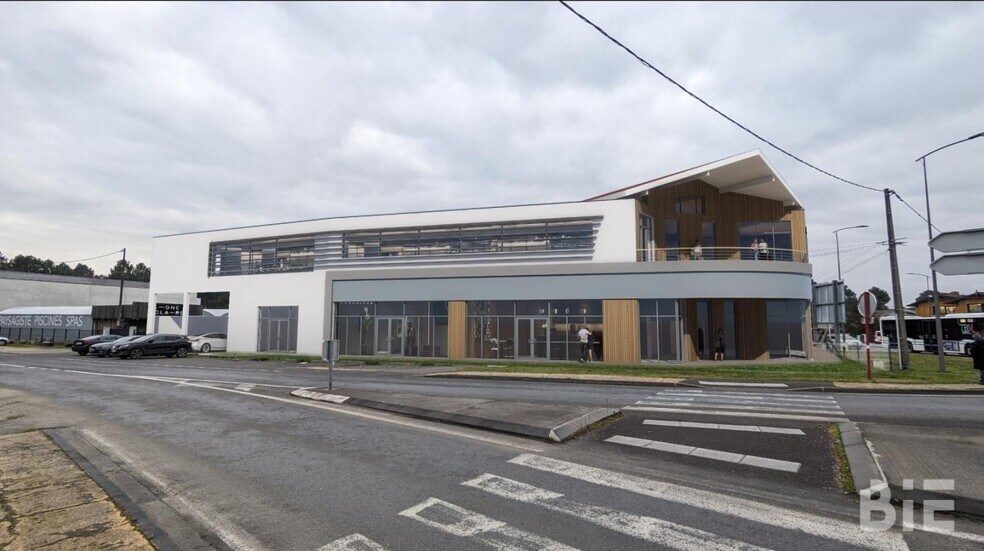 Office in Saint-Aubin-de-Médoc for sale - Building Photo - Image 1 of 4
