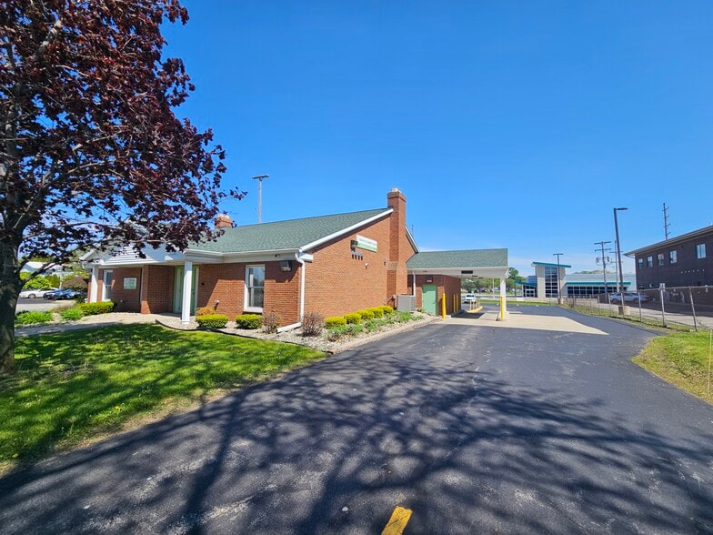 902 S Washington Ave, Saginaw, MI for sale - Building Photo - Image 3 of 23