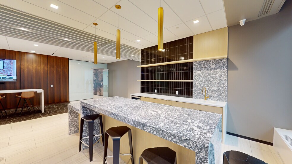 111 E Wisconsin Ave, Milwaukee, WI for lease - Interior Photo - Image 2 of 30