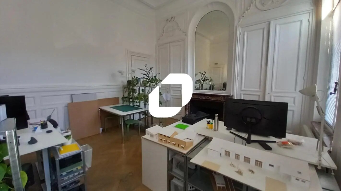Rue Des Jardins, Lille for lease Interior Photo- Image 1 of 12