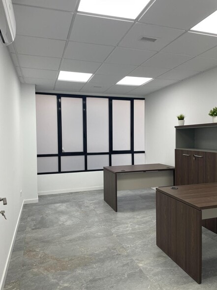 Office in València for lease - Interior Photo - Image 1 of 15