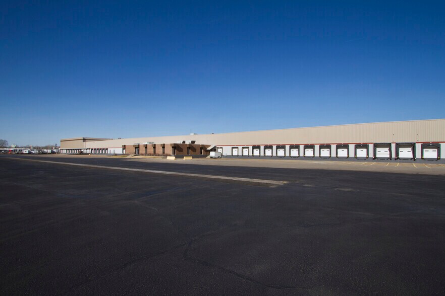 5300 Kansas Ave, Kansas City, KS à louer - Photo du bâtiment - Image 3 de 10