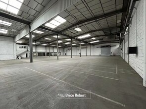 Industrial in Vaulx-en-Velin for lease Interior Photo- Image 2 of 4