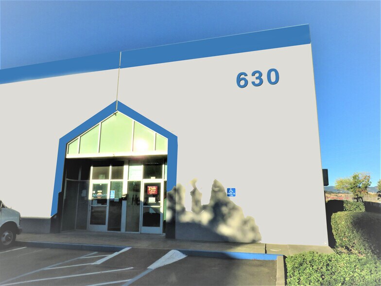 640 Eubanks Ct, Vacaville, CA à louer - Photo du bâtiment - Image 3 de 3