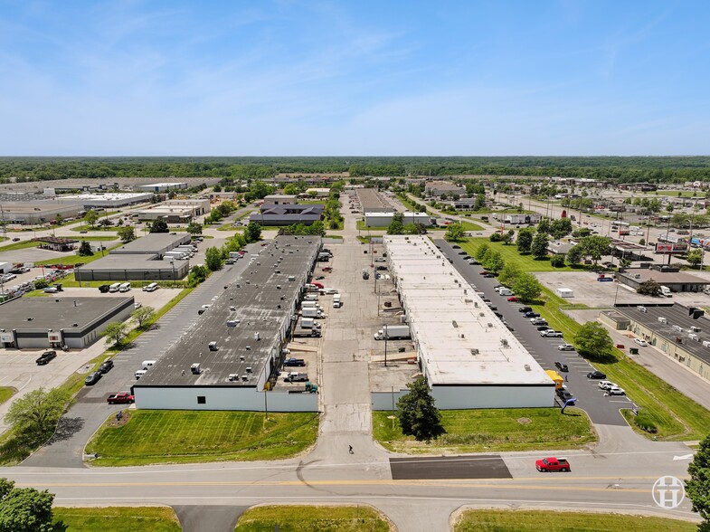 8545-8587 Zionsville Rd, Indianapolis, IN for lease - Building Photo - Image 3 of 17