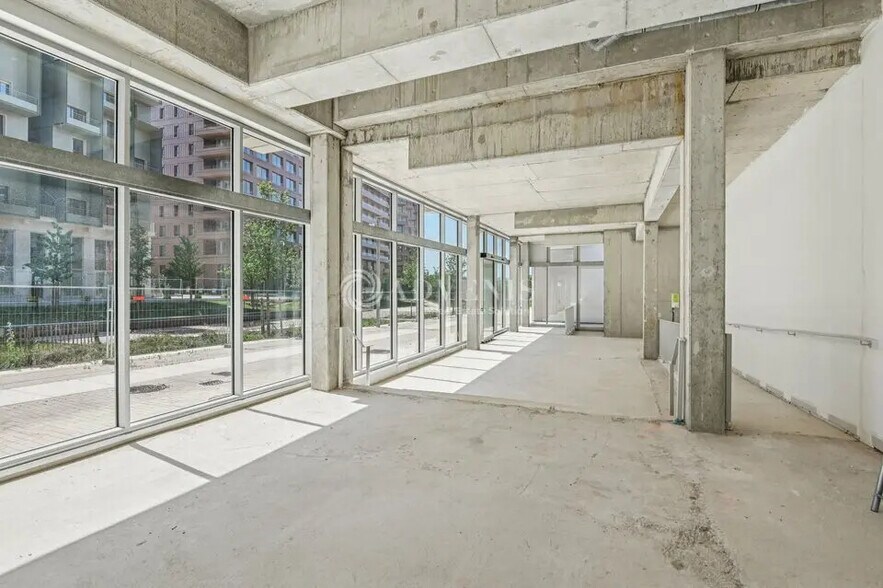 54 Quai De Seine, Saint-Ouen-sur-Seine for lease - Interior Photo - Image 3 of 34